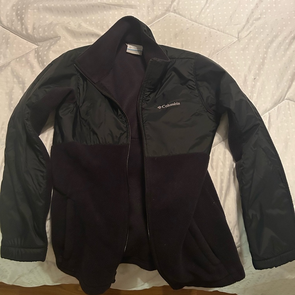 Columbia boys size medium black coat. Polyester and nylon.